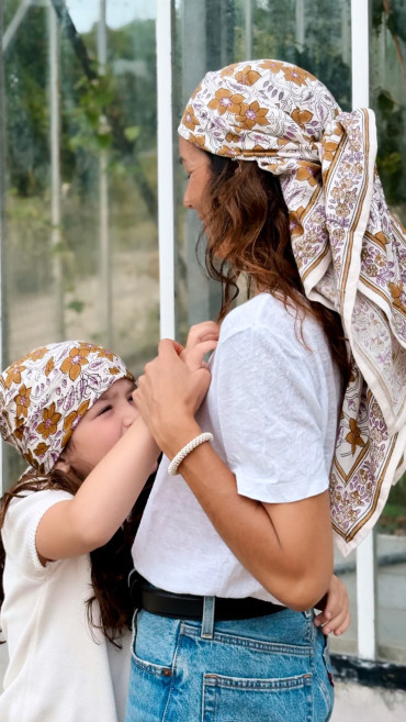 FOULARD  VIOLET ET CAMEL