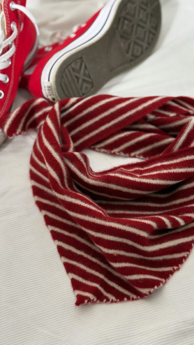 ÉCHARPE TRIANGLE AGNÈS ROUGE