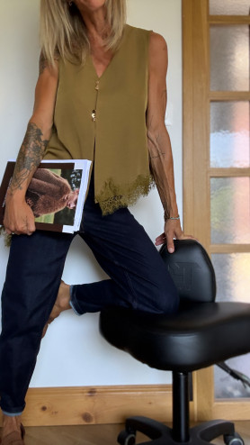 TOP AARI OLIVE